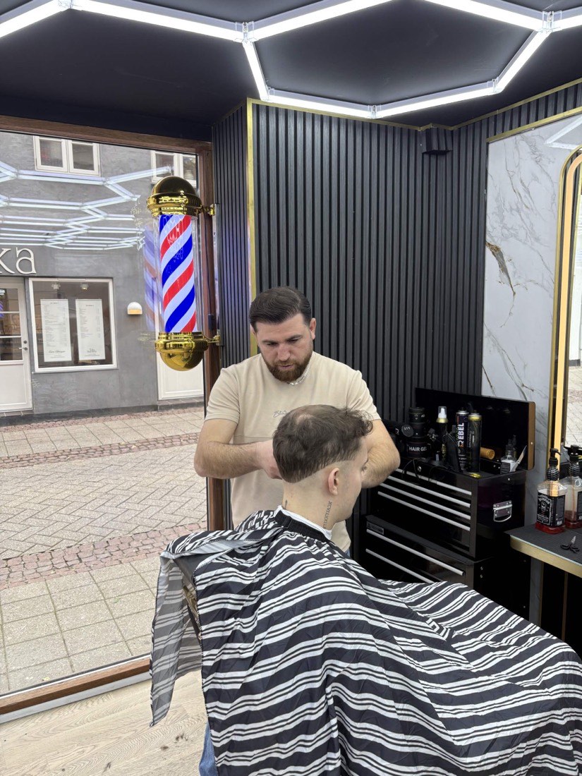 Barberstol og barberpæl i Diamond Klips salon i Næstved