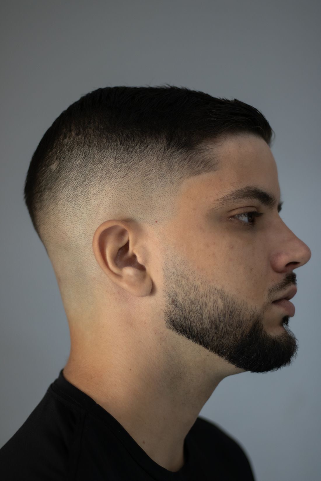 Skæg med skarpe konturer og skin fade